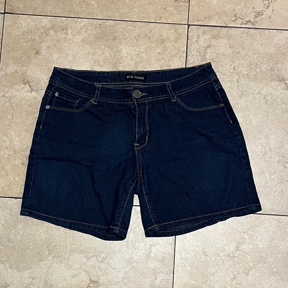 Blue Topaz Women short Size 6 Dark blue